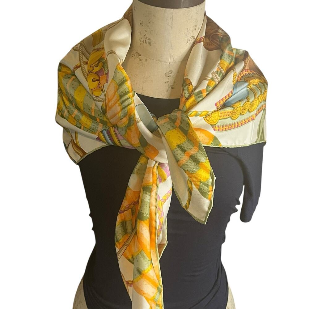 Gucci Square Silk Scarf with Logo floral & equestrian Designs Vintage 90 CM - Picture 8 of 10